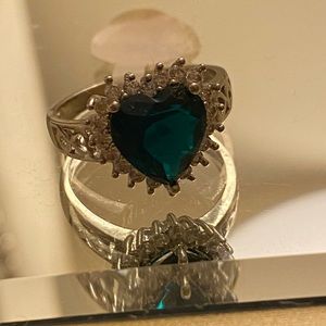 Heart shaped stone costume ring
